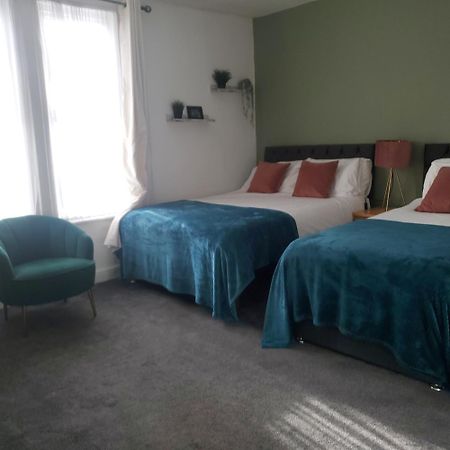 Leeds 4-Bed House - Sleeps 9 Free Parking & Wifi Villa Екстериор снимка