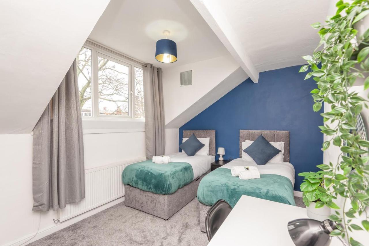 Leeds 4-Bed House - Sleeps 9 Free Parking & Wifi Villa Екстериор снимка