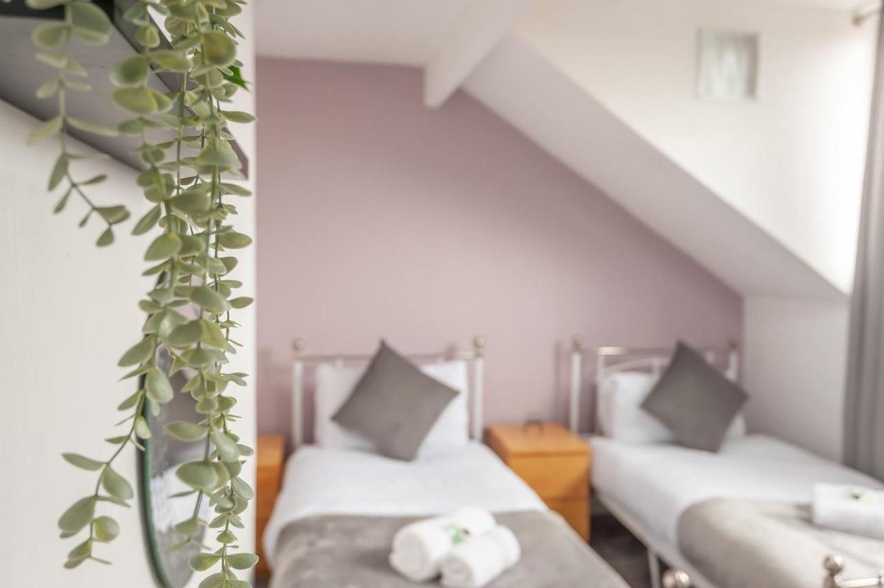 Leeds 4-Bed House - Sleeps 9 Free Parking & Wifi Villa Екстериор снимка